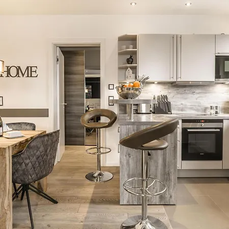 Baltic House Sandburg Apartment *
