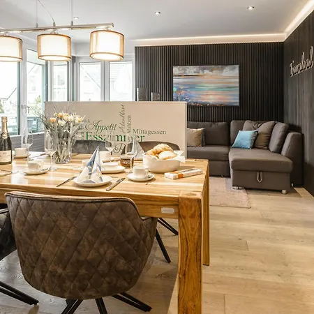 Baltic House Sandburg Apartment *