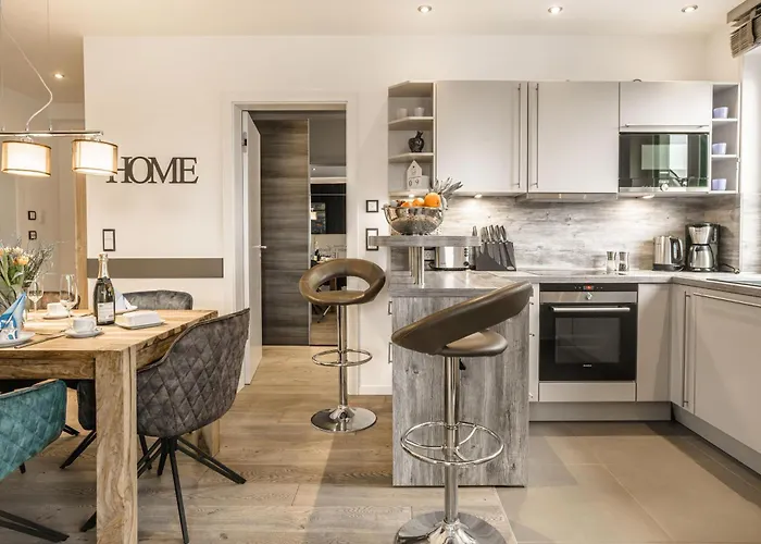 Baltic House Sandburg Apartment *