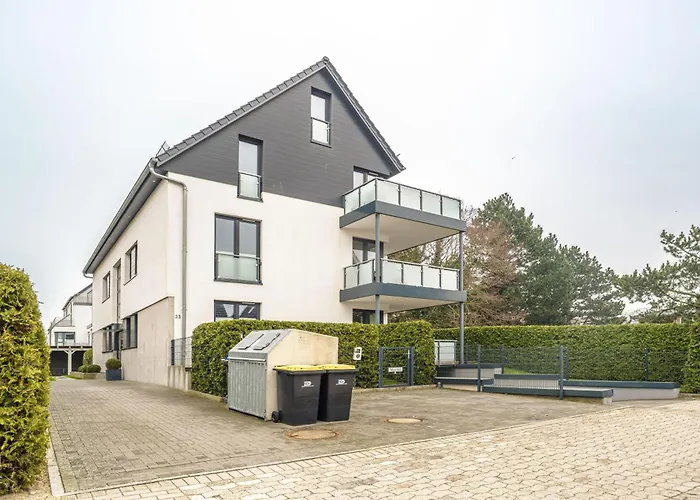 Baltic House Sandburg Apartment *